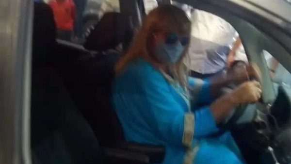 ضحك هستيري.. لبناني يتنكر في زي امرأة للحصول على وقود لسيارته | شاهد