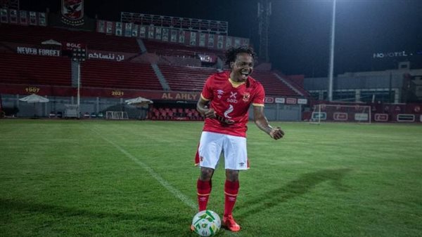 صدمة..شوبير يفجر مفاجأة حول قرب رحيل بيرسي تاو عن الأهلي 