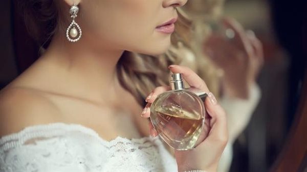 الإفتاء تحسم الجدل..هل يجوز تعطر المرأة أثناء الخروج من المنزل؟ 