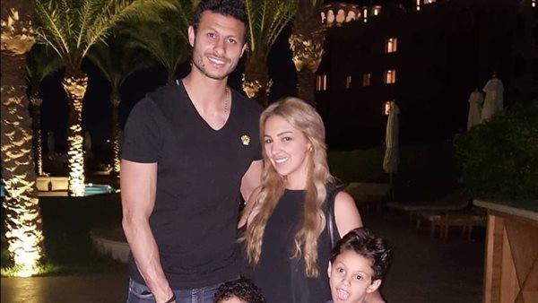 وسط أنباء عن إنفصالهما.. محمد الشناوي يثير الجدل بعد حذف صور زوجته على إنستجرام | شاهد