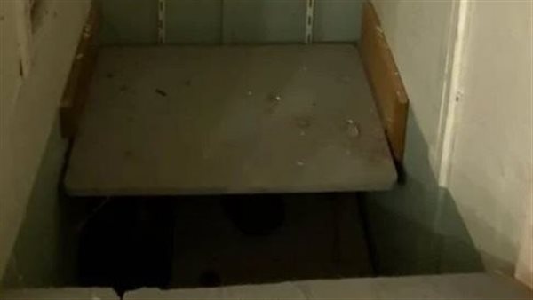 مفاجأة بداخلها..زوجان يعثران على غرفة سرية داخل منزلهما