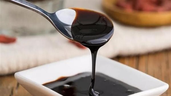 أمور مذهلة..ماذا يحدث لجسمك عند تناول ملعقة من العسل الاسود؟