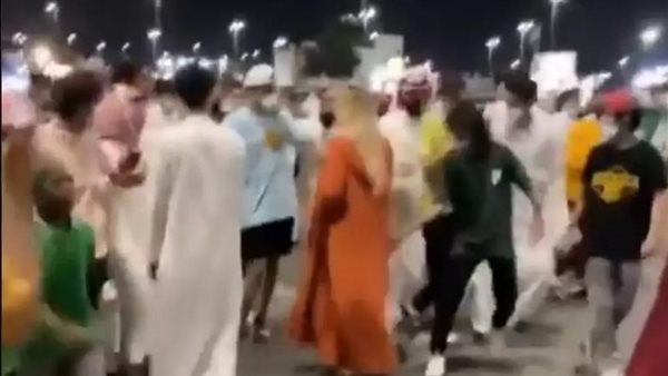 مقاطع هزت السعودية..القصة الكاملة لفتاة البرتقالي المتحرش بها في الطائف | فيديو