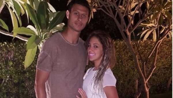 بوست وفيديو.. قصة طلاق محمد الشناوي | شاهد