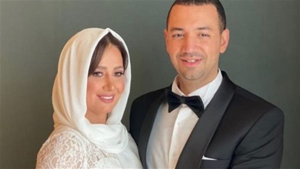 هل اقترب الطلاق؟.. حقيقة الخلافات بين حلا شيحة ومعز مسعود 