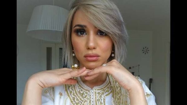 «الحمدلله الذي هداني».. يوتيوبر تثير ضجة بزعمها رؤية الرسول بالمنام| شاهد 