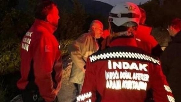 وأروح أدور على نفسي.. مخمور يشارك الشرطة في البحث عن ذاته