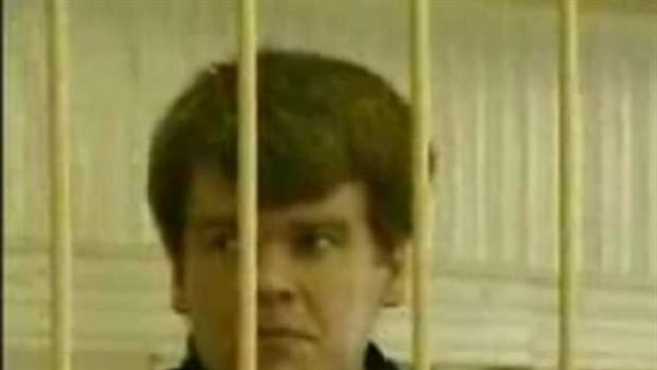 قتل 19 ضحية واغتصب جثثهم.. حكاية أخطر سفاح روسي