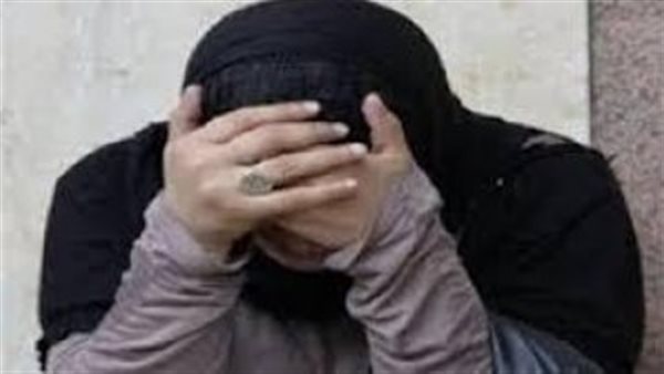 حب بنتي وكان هيسيبني.. تفاصيل خناقة على عشيق بين أم وابنتها تنتهي بقتله بمساعدة الزوج والابن