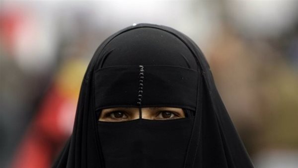 رد حاسم من الإفتاء..ما حكم ارتداء النقاب دون صلاة؟ | فيديو