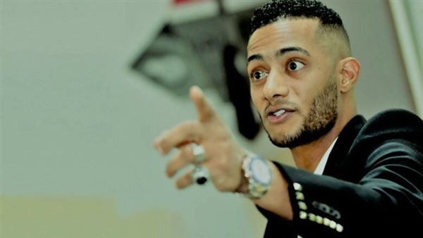 انت متصور بتليفون بربع جنيه.. سخرية من محمد رمضان بسبب هذه الصورة | شاهد