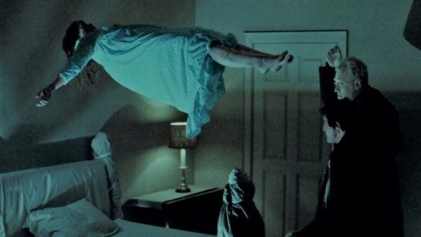 لن نتركه.. أسرة تشتري منزلا وتكتشف أنه كان مسكونا بالأرواح الشريرة | شاهد