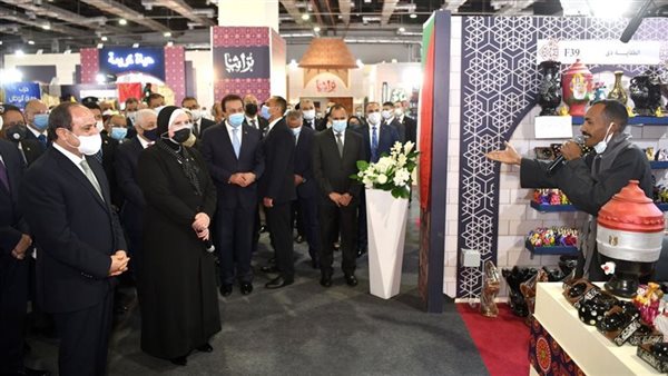 شاهد..صاحب تريند الطفاية دي يكشف سر ضحك السيسي في معرض تراثنا 