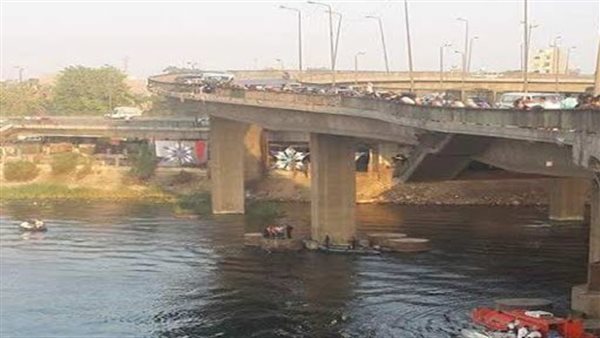 نزل بالركاب ومحدش طلع.. لقطات صادمة لسقوط ميكروباص روض الفرج في النيل | فيديو