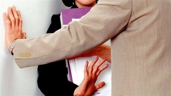 هتك عرض 7 فتيات..إحالة فنان شهير للمحاكمة بتهمة التحرش 