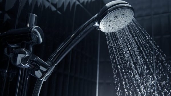 خلال الاستحمام.. طفلة تصور والدتها عن طريق الخطأ في بث مباشر عبر إنستجرام | فيديو