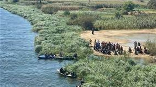 هل حادث ميكروباص الساحل فنكوش؟..العثور على توك أطفال وسلاسل في قاع النيل