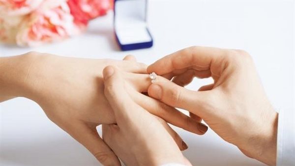 مسموح به شرعا في حالة واحدة.. رد حاسم من الإفتاء بشأن تحريض الفتاة على ترك خطيبها 