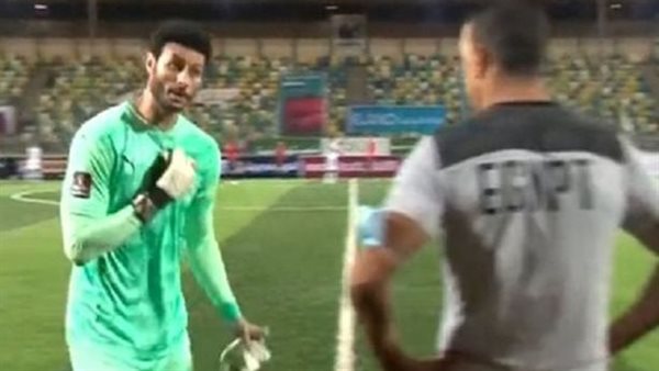 التفاصيل الكاملة..ماذا قال محمد الشناوي لـ عصام الحضري أثناء خروجه أمام ليبيا؟