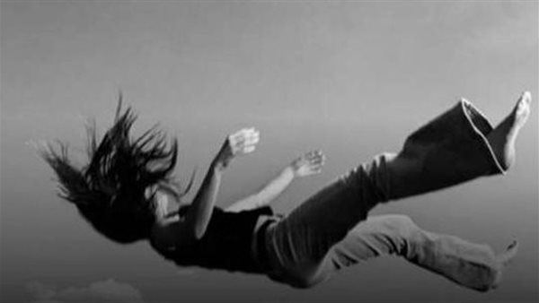 لاعب في ناد شهير..طالبة تنهي حياتها بالهرم بعدما هددها صديقها بإرسال صورها المخلة لوالدتها 