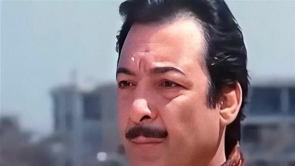 إيه الريحة الوحشة دي؟.. رشدي أباظة يرفض تقبيل نجمة الرقص الشرقي لسبب مخجل