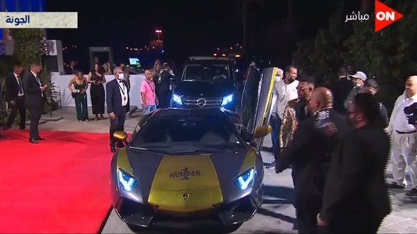 بـ لامبورجيني وبدلة ذهبية.. محمد رمضان يشعل ريد كاربت مهرجان الجونة السينمائي | شاهد