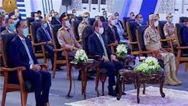 هنعمل إيه؟.. الرئيس السيسي يروي موقفا تعرض له بسبب القمامة بالشوارع | فيديو