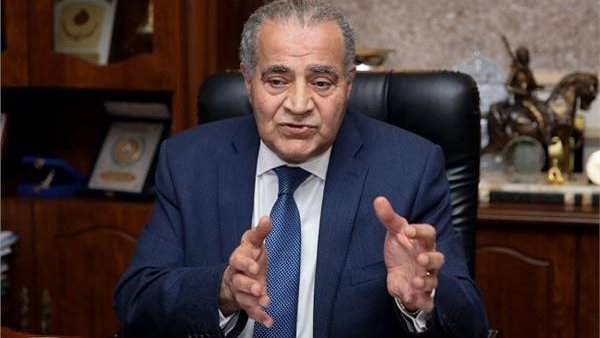 مواطن بيصرف منها شهريا.. رد وزير التموين على بطاقة تموين السيسي في المنيا