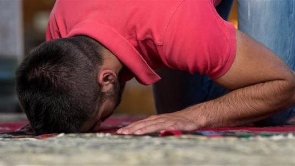 الإفتاء تجيب.. ما حكم الزيادة في السجود؟ | فيديو