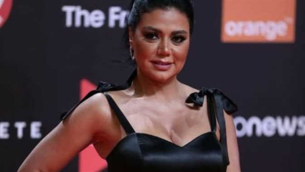 رانيا يوسف الأجرأ.. الأسود يسيطر على إطلالات النجمات في مهرجان الجونة | شاهد