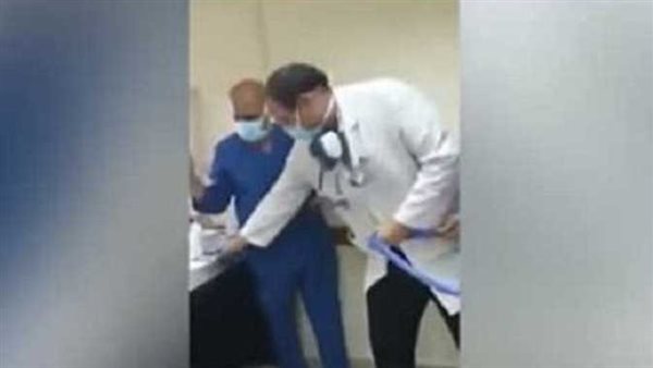 بعد استئنافهما..حكم رادع من المحكمة على طبيبين وموظف في واقعة السجود للكلب