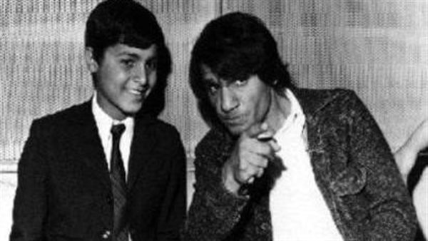 ليه حظي معاكي يادنيا كده.. حكاية المطرب الذي أبكى العندليب الأسمر ومات في ظروف غامضة