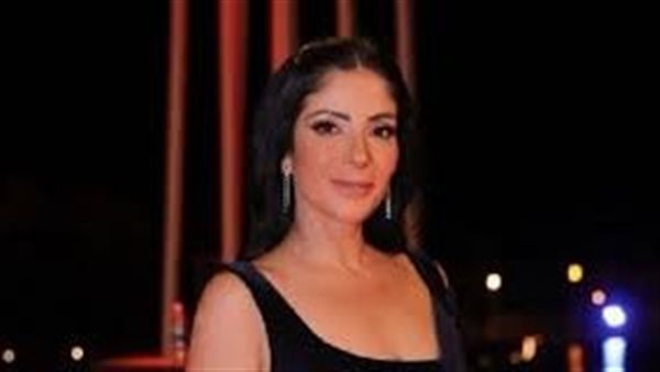 لن تتخيله..سعر صادم لتكلفة فستان منى ذكي في أحدث ظهور لها | شاهد