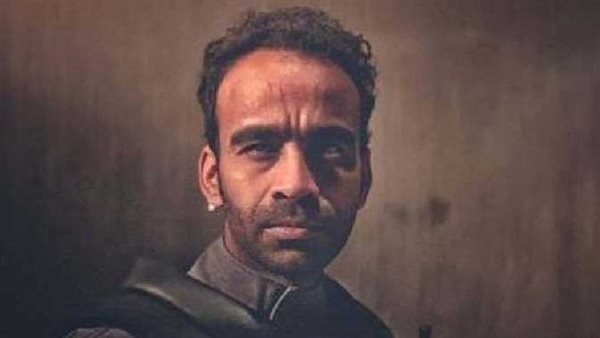 «مكنش معاك 10 جنيه تركب مترو».. محمود الليثي يُلقن بلوجر درسًا بعد إهانتها له