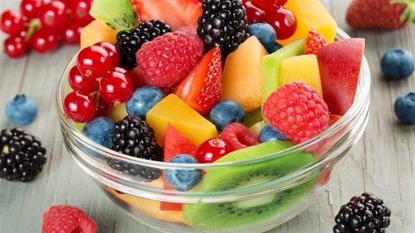 منها تقشير الفاكهة.. تحذيرات عاجلة من عادات يومية قد تؤدي إلى الوفاة