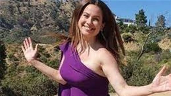 مفيش بطانة.. إطلالة جريئة لـ ريا أبي راشد بـ ختام الجونة السينمائي | شاهد