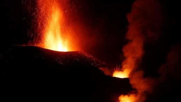 خبير يجيب.. ما تأثير غازات بركان لابالما التي تمر بمصر الأحد وهل هي سامة ؟ | فيديو