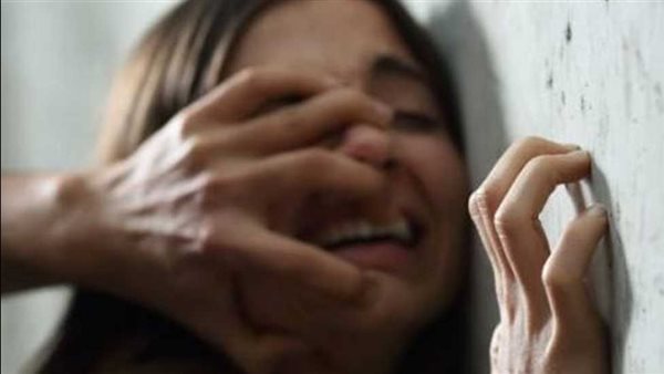 حكاية ريهام.. أبوها اغتصبها وخلف منها طفلة بأطفيح