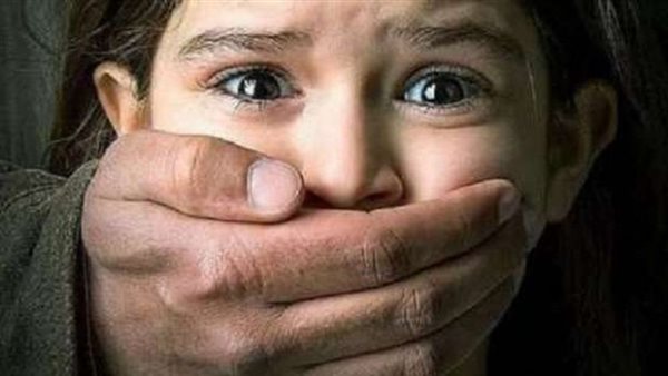 الحقوني يا ناس.. القصة الكاملة لتحرش مالك محل بطفلة في الشيخ زايد