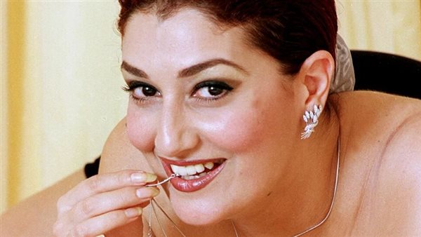 شبه حلا شيحة..إطلالة غريبة لـ غادة عبدالرازق | شاهد
