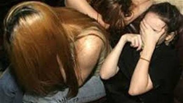 سيدات ورجال من عائلات كبيرة.. تفاصيل مثيرة في ضبط شبكة أعمال منافية للآداب بالفيوم