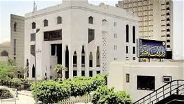 الإفتاء تحسم الجدل.. ما حكم إخفاء الزوجة أموالها عن زوجها ؟ 