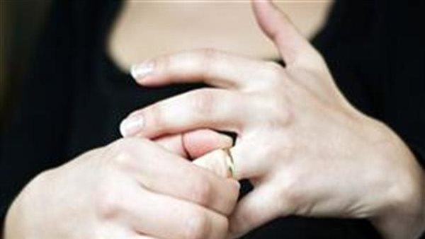  شربني حشيش وخلاني مدمنة.. سيدة تقيم دعوى خلع من زوجها