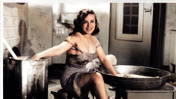 شيريهان تُشبهها..شاهد صورة نادرة لـ هند رستم