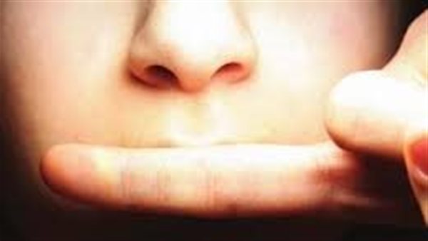 لو على رقبتك.. رسالة من الإفتاء لسيدة تحكي لزوجها أسرار صاحبتها