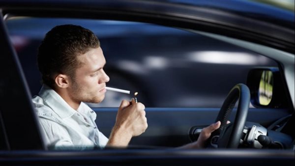غرامة 500 جنيه للمخالفين.. احذر التدخين في سيارتك الخاصة في هذه الحالة 