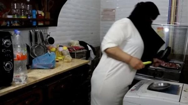 هدفها الأول الفلوس..رشا تقدم محتوى فاضح بالنقاب