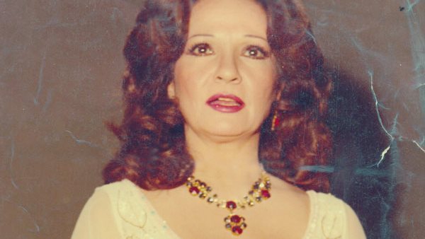 صورة نادرة..قصة معجبة التقطت صورة مع شادية وأصبحت بعدها نجمة شهيرة | شاهد