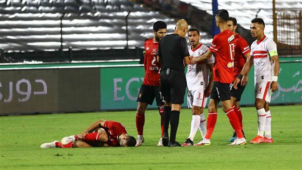 غضب وقرارات في الأهلي بعد مهزلة الاحتواء.. حكم القمة يفتح النار على نفسه بسبب طارق حامد وزملائه