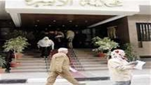 بعد اتهامها بالنشوز.. سيدة تسلم نفسها لزوجها داخل محكمة الأسرة لتنفيذ الطاعة 